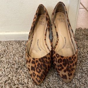 Memory foam slip on cheetah print